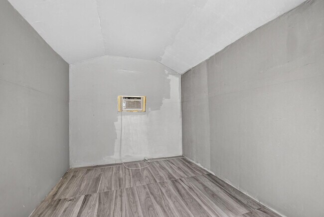 Building Photo - 907 Wright Dr
