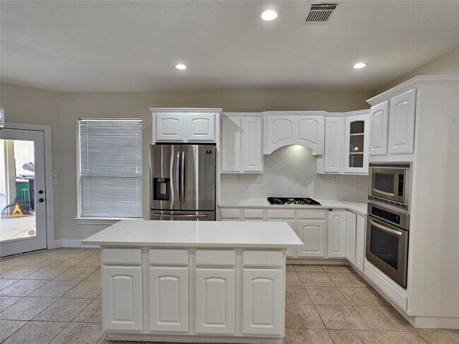 Building Photo - 12503 Rosewood Way Ln
