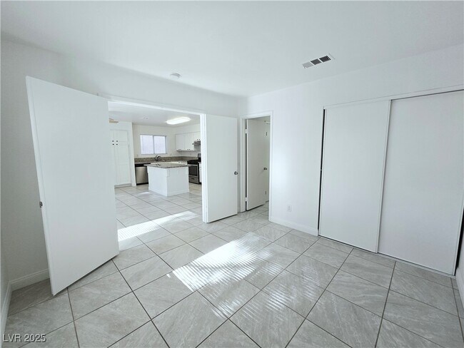 Building Photo - 9433 Valencia Canyon Dr