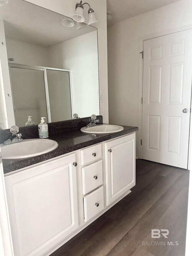 Building Photo - 2700 Hampton Park Cir