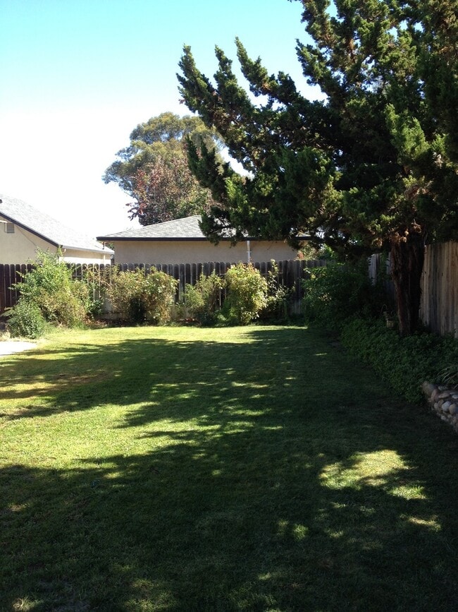 Building Photo - Quiet Neighborhood!