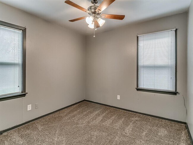 Building Photo - 4209 NE 19th St