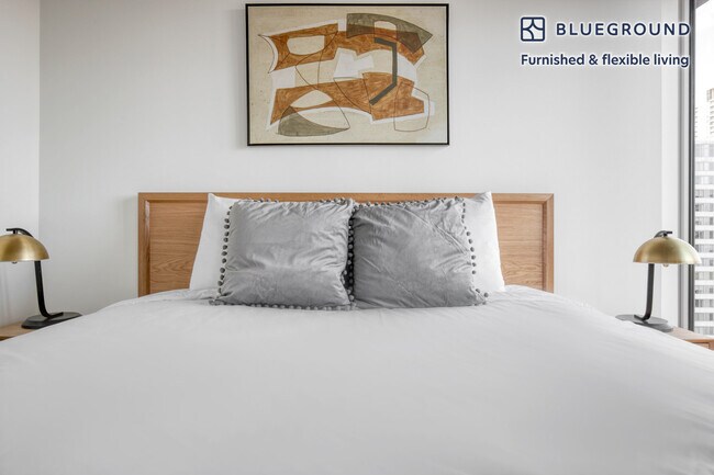 Building Photo - 165 North Des Plaines Street-SI FL12-ID748