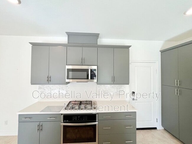 Building Photo - 76279 Cambridge Dr