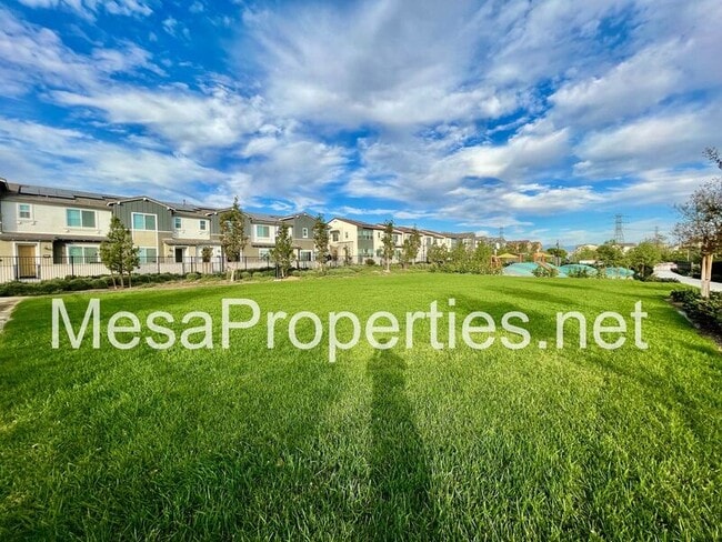 Building Photo - 3647 E Bright Paseo