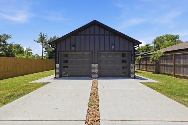 Building Photo - 5921 Mountwood St