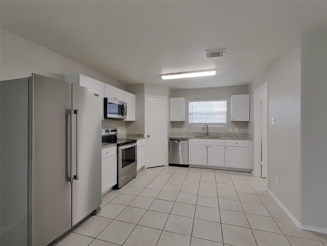 Building Photo - 5521 Rio Alamo St