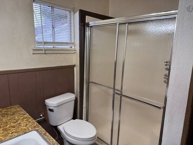 Building Photo - 5 Bed 2 Bath Home w/ 6.14 Acres In Iowa Park ISD.