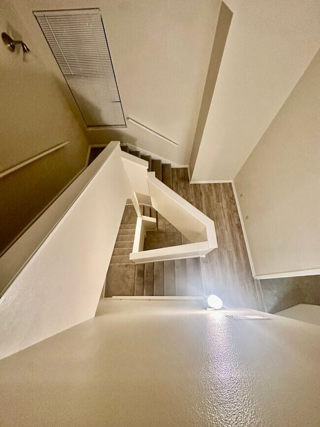 Building Photo - WG #304