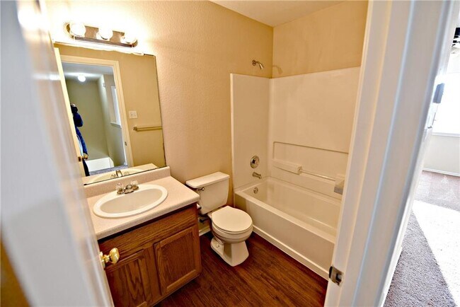 Building Photo - 105 Mesa Dr