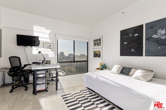 Building Photo - 10445 Wilshire Blvd