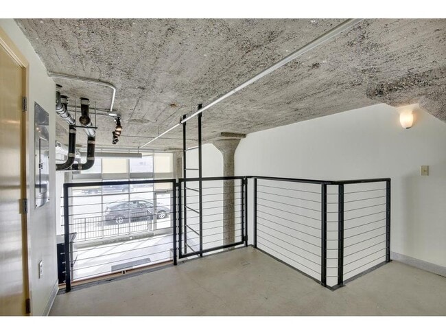 Building Photo - 521 S 7th St