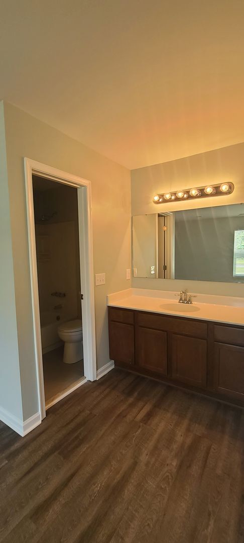 Building Photo - 104 Coachman Ln