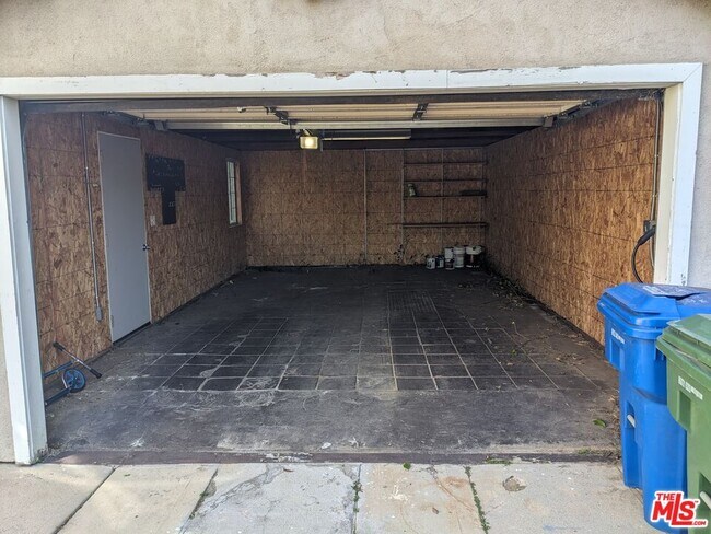 Building Photo - 4547 W 16th Pl