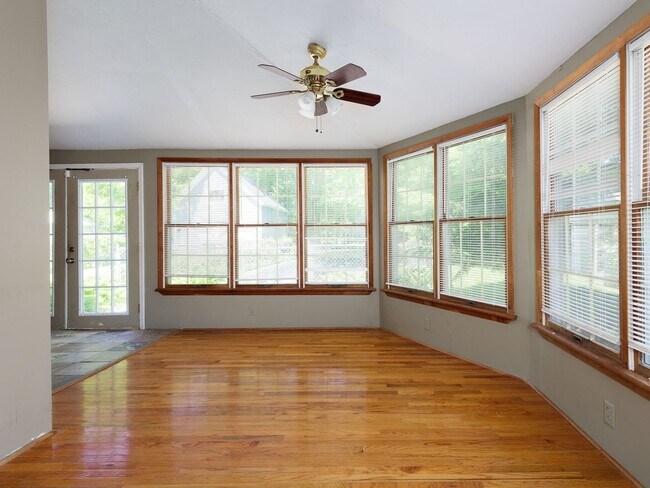 Building Photo - Charming and spacious 4-bedroom, 2 full bath home located in the City of Watertown.