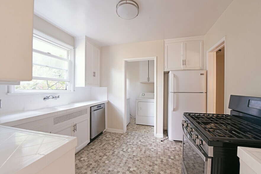 Building Photo - 11061 Ohio Ave