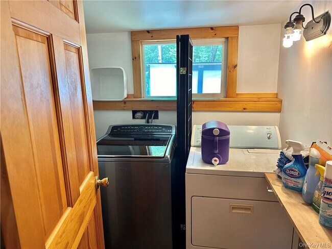 Building Photo - 29 Dymond Rd