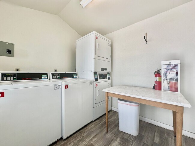 Building Photo - 2711 Hemphill Park