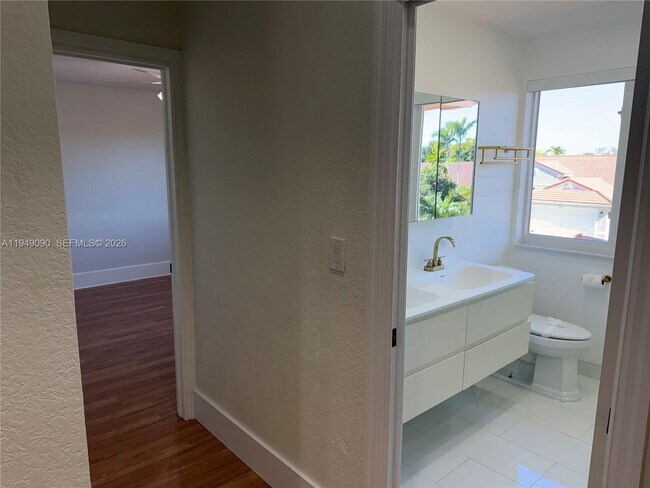 Building Photo - 364 SW 188th Ave