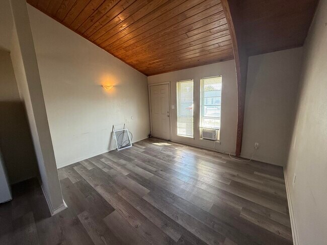 Building Photo - 7401 N Moberly Dr