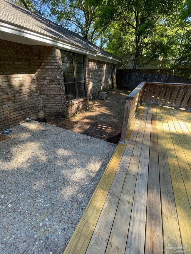 Building Photo - 4615 Gladstone Dr