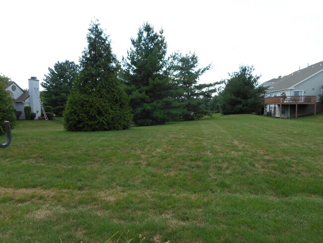 Building Photo - Beautiful 2 Bedroom, Loft 1 1/2 Bath Townhome Wyomissing