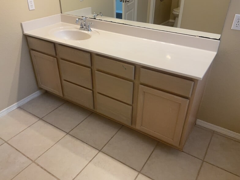 Building Photo - 736 Autumn Meadows Dr