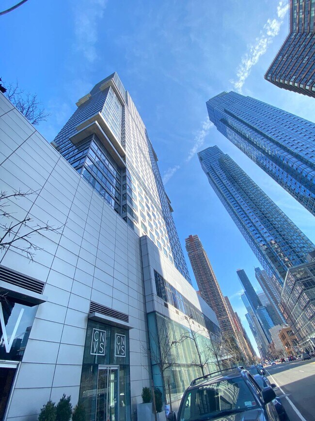 Primary Photo - 635 W 42nd St