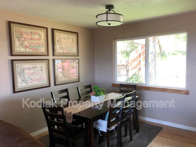 Building Photo - 3397 Eastwood Dr