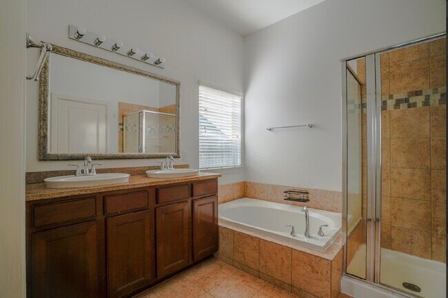 Building Photo - 114 W Montfair Blvd