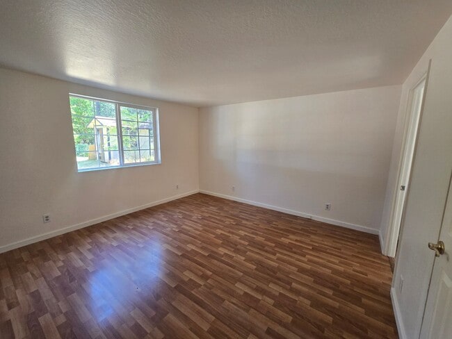 Building Photo - Charming 3-bedroom, 2-bathroom house locat...