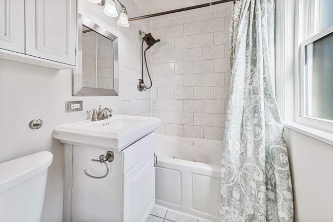 Building Photo - 3423 N Springfield Ave