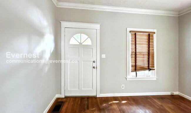 Building Photo - 2-Bedroom Home with Fenced Yard / Pet-Frie...