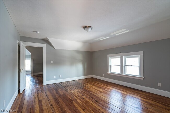 Building Photo - 2970 Edgehill Rd