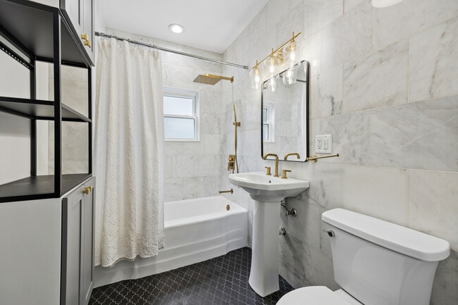 Building Photo - 1910 S Harvey Ave