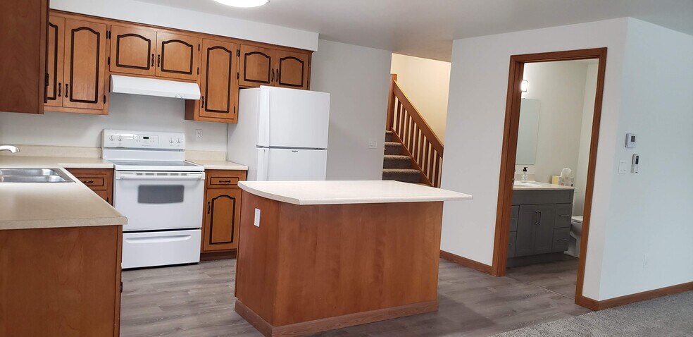 Building Photo - 2342 S Ridge Rd