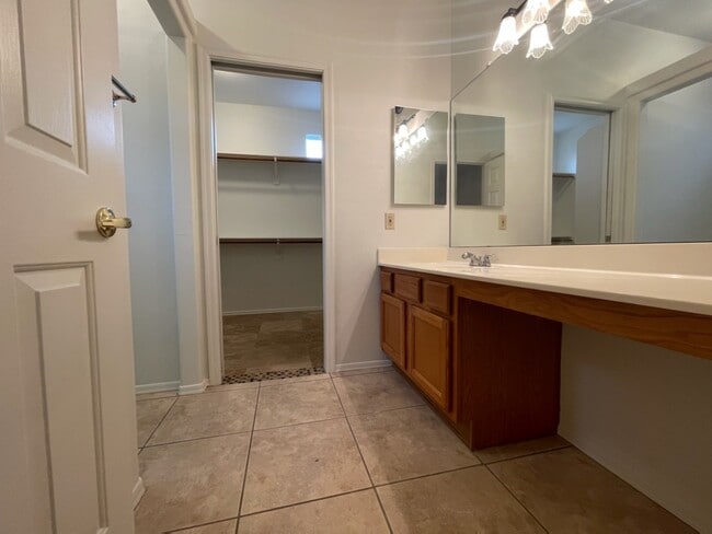 Building Photo - 3633 S Paseo de Los Nardos