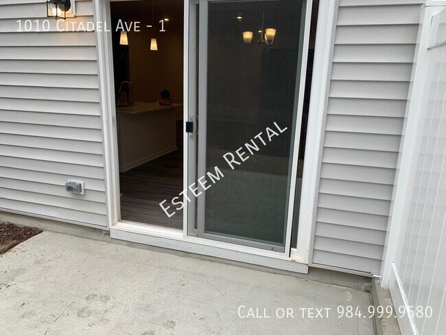 Building Photo - 1010 Citadel Ave