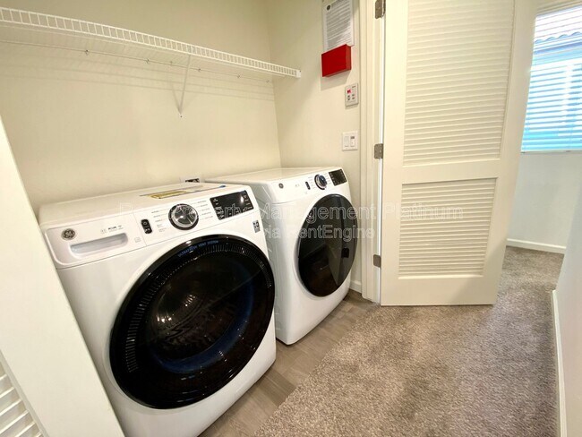 Building Photo - 730 N Bliss Ln