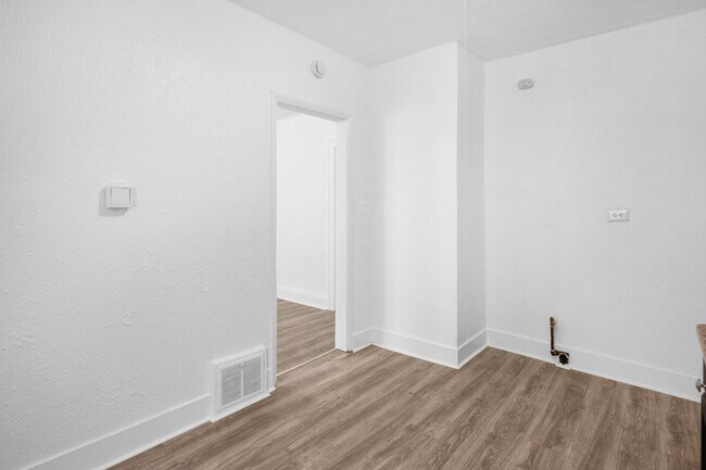 Building Photo - 13500 THIRD AVE
