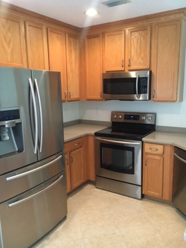 Building Photo - 3 Bedroom 2 Bath corner unit with wrap around balcony in Elevator Building in East Village of Cel...