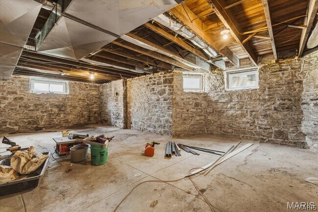 Building Photo - 221 N Jackson St