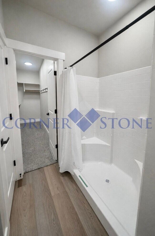 Building Photo - Brand New Duplex in Meridian!