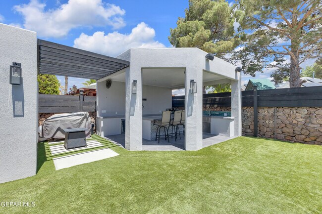 Building Photo - 2085 Paseo Del Prado Dr