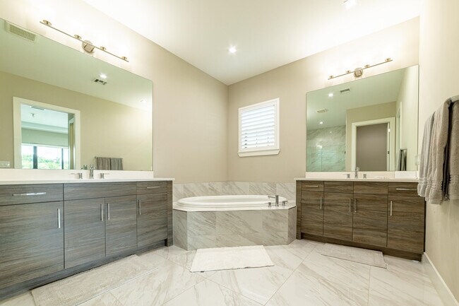 Building Photo - 3018 Safflower Cir