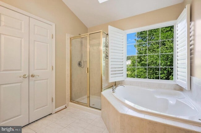 Building Photo - 5587 Governors Pond Cir