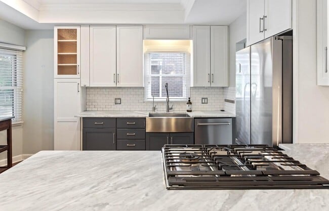 Building Photo - 986 Smith Ave