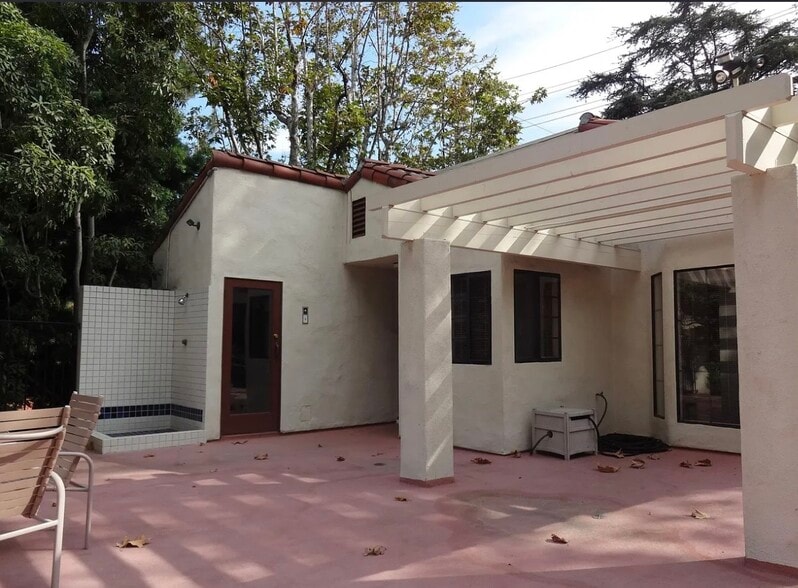 Club House - 500 Garfield Ave