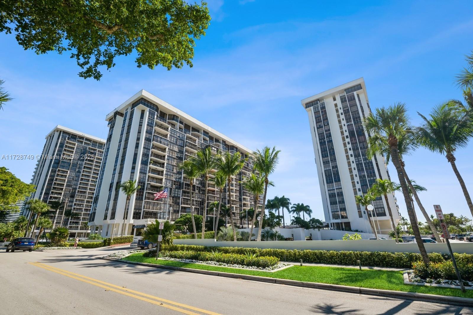 Building Photo - 1915 Brickell Ave