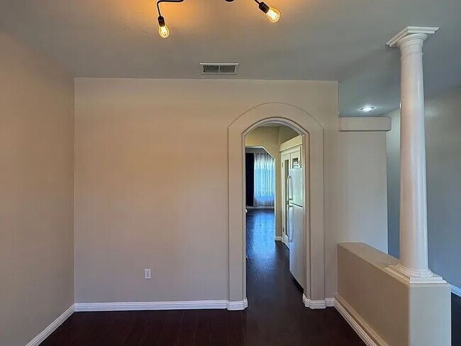 Building Photo - Beautiful 3 bedroom 2 bath home home in The Seasons!